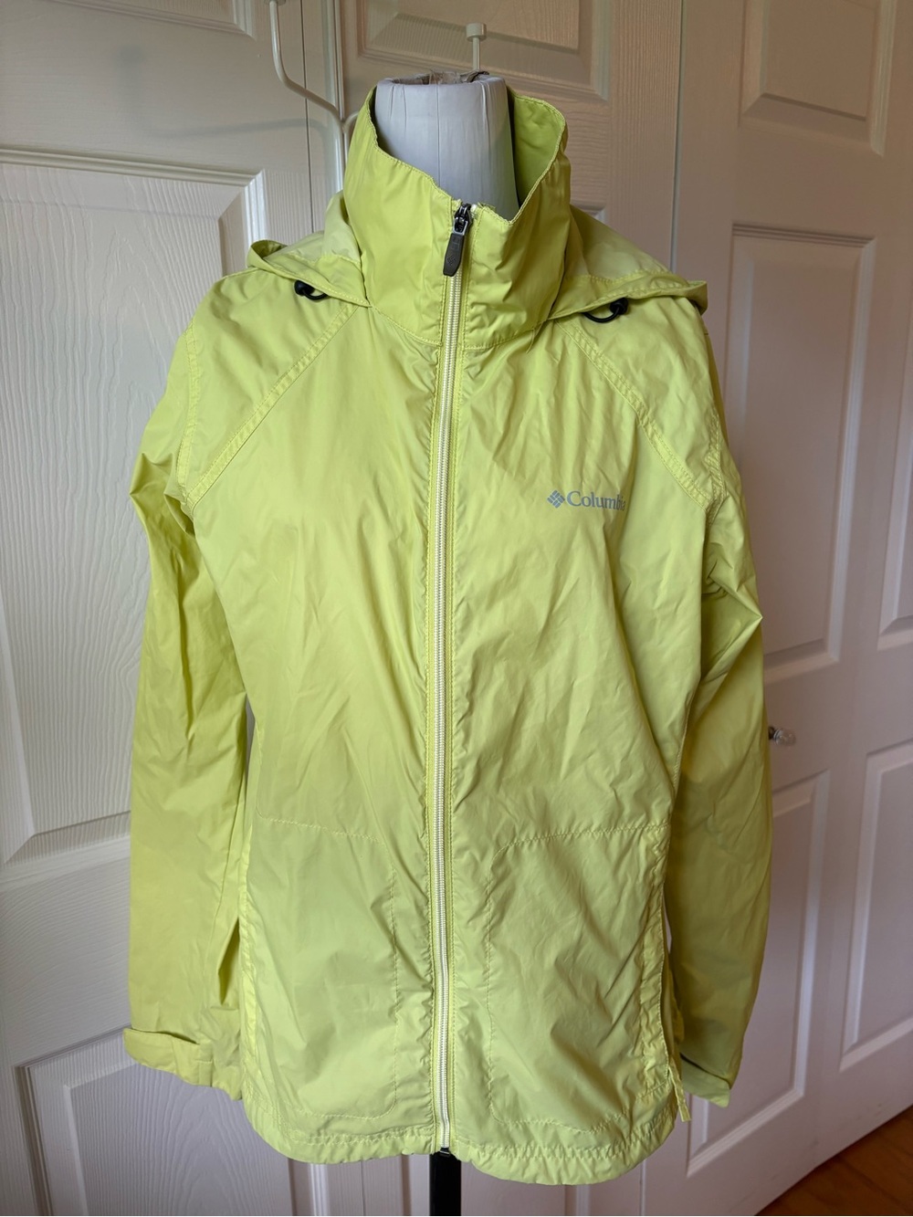 Columbia Women’s Lime Yellow Hooded Raincoat/Size L